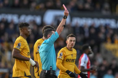 Hakem Matt Donohue, Arsenal 'den Myles Lewis-Skelly' ye 25 Ocak 2025 'te Molineux, Wolverhampton, Birleşik Krallık' ta oynanan Premier League maçında Wolverhampton Wanderers - Arsenal maçında kırmızı kart verdi.