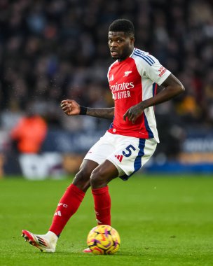 Arsenal 'den Thomas Partey Premier Lig maçı sırasında Wolverhampton Wanderers' a karşı Molineux, Wolverhampton, Birleşik Krallık 'ta 25 Ocak 2025' te oynanan maçta pas attı.