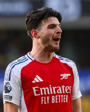 Arsenal 'den Declan Rice, İngiltere' nin Wolverhampton kentinde oynanan Premier League maçında takımına talimat verdi.