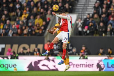 Wolverhampton Wanderers takımından Emmanuel Agbadou ve Arsenal takımından Kai Havertz Premier League maçında Wolverhampton Wanderers, Arsenal 'e karşı Molineux, Wolverhampton, Birleşik Krallık, 25 Ocak 2025