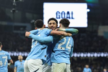 Manchester City 'den Joko Gvardiol, 25 Ocak 2025' te Etihad Stadyumu 'nda oynanan Premier League maçında 1-1' lik galibiyetini kutluyor.