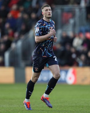 Blackpool 'dan Oliver Casey, Sky Bet Ligi 1 maçı sırasında St. James' Park, Exeter, Birleşik Krallık 'ta Exeter City' ye karşı.