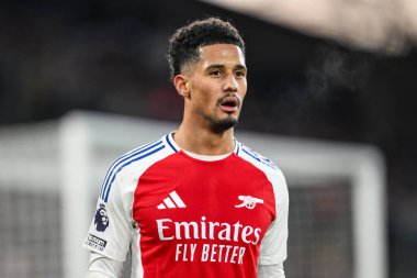 İngiltere 'nin Wolverhampton kentinde oynanan Premier League maçında Arsenal' den William Sthe Premier League maçında Wolverhampton Wanderers, Arsenal 'e karşı.