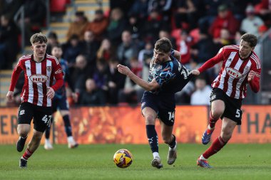 Exeter City 'den Jack Fitzwater, Blackpool' dan Ashley Fletcher 'a karşı Sky Bet 1 maçı sırasında St James' Park, Exeter, İngiltere 'de oynanan maçta faul yaptı.