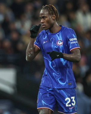 Chelsea 'den Trevoh Chalobah Premier Lig maçı sırasında Manchester City, Etihad Stadyumu' nda Chelsea 'ye karşı, 25 Ocak 2025