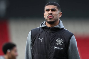 Blackpool takımından Ashley Fletcher, 25 Ocak 2025 'te St James' Park, Exeter, İngiltere 'de oynanan Exeter City-Blackpool maçında Sky Bet 1' in önüne geçti.