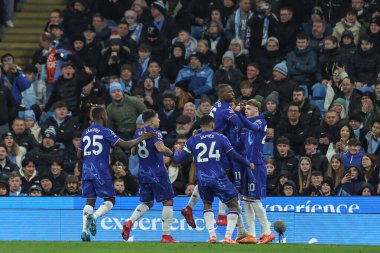 Chelsea 'li Noni Madueke, Manchester City ile Chelsea maçında 25 Ocak 2025' te Etihad Stadyumu 'nda oynanan Premier League maçında 0-1 kazanma golünü kutluyor.