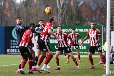 Blackpool 'dan Ashley Fletcher, 25 Ocak 2025' te St James 'Park, Exeter, Birleşik Krallık' ta oynanan Sky Bet 1 karşılaşmasında kaleye kafa attı.