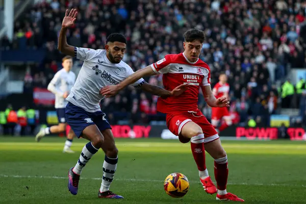 Middlesbrough 'dan Finn Azaz, Preston North End' den Kaine Kesler Hayden 'ı 25 Ocak 2025' te Deepdale, Preston, İngiltere 'de Preston North End' e karşı oynanan maçta geçti.