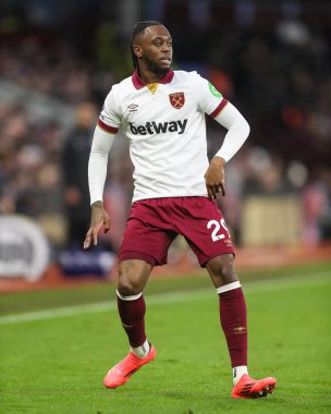 West Ham United 'dan Aaron Wan-Bissaka Premier Lig karşılaşmasında Aston Villa, West Ham United' a karşı Villa Park, Birmingham, Birleşik Krallık, 26 Ocak 2025