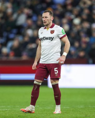 West Ham United takımından Bay Coufal, Premier League maçında Aston Villa, West Ham United 'a karşı Villa Park, Birmingham, Birleşik Krallık, 26 Ocak 2025