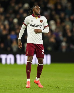 West Ham United 'dan Aaron Wan-Bissaka Premier Lig karşılaşmasında Aston Villa, West Ham United' a karşı Villa Park, Birmingham, Birleşik Krallık, 26 Ocak 2025