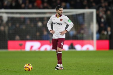 West Ham United takımından Carlos Soler, Premier League maçında Aston Villa, West Ham United 'a karşı Villa Park, Birmingham, Birleşik Krallık, 26 Ocak 2025