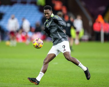 Aston Villa 'dan Jhon Durn Premier Lig karşılaşması öncesinde İngiltere' nin başkenti Birmingham 'daki Villa Park' ta oynanan Aston Villa-West Ham United maçında maç öncesi ısınma turunda...