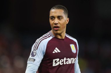 Aston Villa takımından Youri Tielemans Premier Lig karşılaşmasında Aston Villa, West Ham United 'a karşı Villa Park, Birmingham, Birleşik Krallık, 26 Ocak 2025