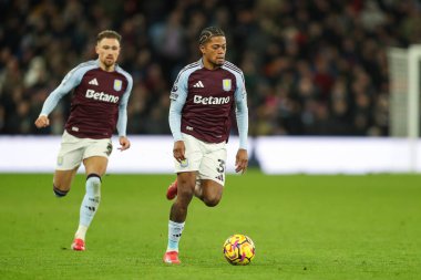 Aston Villa takımından Leon Bailey, 26 Ocak 2025 'te Birmingham' daki Villa Park 'ta oynanan Premier League maçında topla bir ara verdi.