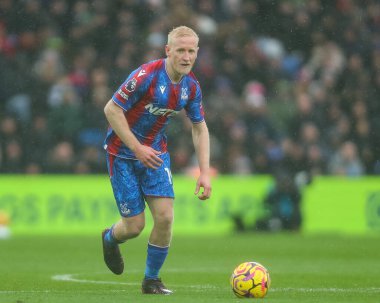 Crystal Palace 'dan Will Hughes Premier League maçı sırasında topla birlikte Londra, Selhurst Park' ta Crystal Palace 'a karşı Brentford maçı, 26 Ocak 2025