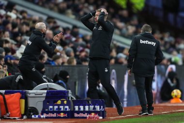 West Ham United 'ın Graham Potter teknik direktörü, Premier Lig maçında Aston Villa, West Ham United' a karşı oynadığı Villa Park, Birmingham, İngiltere 'de 26 Ocak 2025' te oynanan karşılaşmada kaçırılan gollere tepki gösterdi.