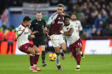 Aston Villa 'dan Morgan Rogers ve West Ham United' tan Muhammed Kudus Premier Lig karşılaşmasında Aston Villa-West Ham United, Birmingham, Birleşik Krallık Villa Parkı 'nda, 26 Ocak 2025
