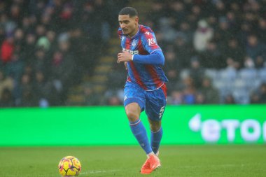 Crystal Palace 'dan Maxence Lacroix, 26 Ocak 2025' te İngiltere 'nin Selhurst Park kentinde oynanan Premier League maçı sırasında topu kırıyor.