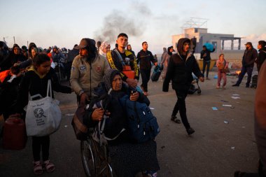 Tens of thousands of displaced people began returning to their homes from the south of the Gaza Strip to the north this morning, after being forcibly displaced due to the war on the Gaza Strip for more than 15 months  clipart