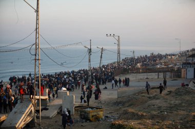 Tens of thousands of displaced people began returning to their homes from the south of the Gaza Strip to the north this morning, after being forcibly displaced due to the war on the Gaza Strip for more than 15 months  clipart