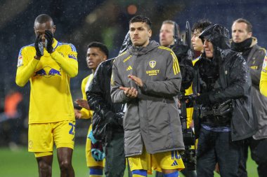 Leeds United takımından Jol Piroe 27 Ocak 2025 'te İngiltere' nin Burnley kentinde oynanan Sky Bet Şampiyonası maçından sonra taraftarları alkışlıyor.