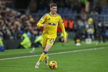 Leeds United takımından Sam Byram 27 Ocak 2025 'te Burnley - Leeds United maçında topu aldı.