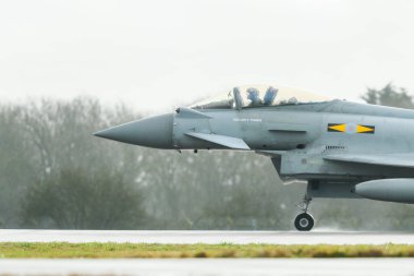 RAF Coningsby, Coningsby, Birleşik Krallık 'ta 28 Ocak 2025' te havalanmadan önce bir RAF FGR4 pilot taksisi kalkışa geçmiştir.