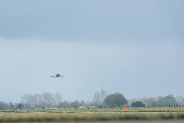 Bir RAF tayfunu FGR4, 28 Ocak 2025 'te Coningsby, Coningsby, Birleşik Krallık' a indi.