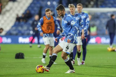 Matty Pearson Huddersfield Town maç öncesi ısınma maçında Huddersfield Town - Birmingham City maçı sırasında John Smith Stadyumu, Huddersfield, Birleşik Krallık, 28 Ocak 2025