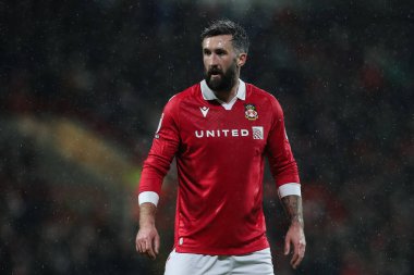 Wrexham takımından Ollie Palmer 28 Ocak 2025 'te Wrexham-Stevenage maçında SToK Cae Ras, Wrexham, İngiltere