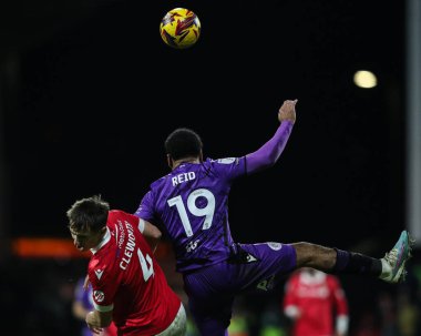 Stevenage 'den Jamie Reid Wrexham' lı Max Cleworth, 28 Ocak 2025 'te Wrexham-Stevenage maçında SToK Cae Ras, Wrexham, İngiltere' de faul yaptı.
