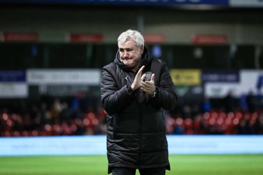 Blackpool 'dan Steve Bruce teknik direktörü Ashley Fletcher' ın 28 Ocak 2025 'te Gelder Group Sincil Bank Stadyumu' nda oynanan 1.