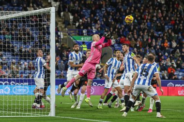 Jacob Chapman Huddersfield Town 28 Ocak 2025 'te John Smith Stadyumu' nda Huddersfield Town ile Birmingham City arasındaki Sky Bet 1 maçı sırasında köşeden vuruyor.