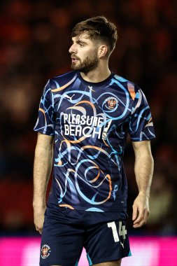 Blackpool takımından Tom Bloxham, 28 Ocak 2025 tarihinde İngiltere 'de oynanan Gelder Group Sincil Bank Stadyumu' nda oynanan 1.