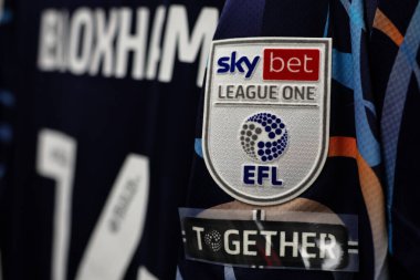 Gökyüzü İddia Ligi 1 maçında Blackpool 'lu Tom Bloxham' ın bir numaralı hava ligi rozeti. Lincoln City, Gelder Group Sincil Bank Stadyumu 'nda Blackpool' a karşı. 28 Ocak 2025