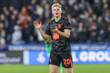 Birmingham City 'den Alex Cochrane, 28 Ocak 2025' te İngiltere 'nin Huddersfield kentindeki John Smith Stadyumu' nda Huddersfield Town ile Birmingham City arasındaki Sky Bet 1 karşılaşmasında takımını alkışlıyor.