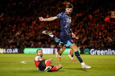 Blackpool 'dan Tom Bloxhan, 28 Ocak 2025 tarihinde Lincoln City ile Gelder Group Sincil Bank Stadyumu' nda oynanan 1.