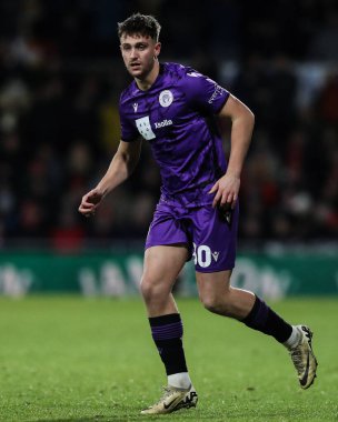 Stevenage takımından Jake Young, Wrexham 'a karşı Stevenage maçında SToK Cae Ras, Wrexham, Birleşik Krallık, 28 Ocak 2025