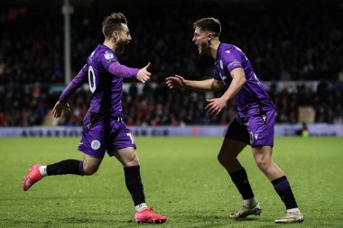 Stevenage 'den Jake Young, 28 Ocak 2025' te İngiltere 'nin Wrexham-Stevenage takımında oynanan Sky Bet Ligi 1 maçında 1-3' lük galibiyetini kutluyor.