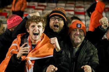 Blackpool taraftarları, 28 Ocak 2025 'te İngiltere' deki Gelder Group Sincil Bank Stadyumu 'nda oynanan 1.