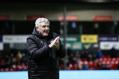 Blackpool 'dan Steve Bruce teknik direktörü Ashley Fletcher' ın 28 Ocak 2025 'te Gelder Group Sincil Bank Stadyumu' nda oynanan 1.