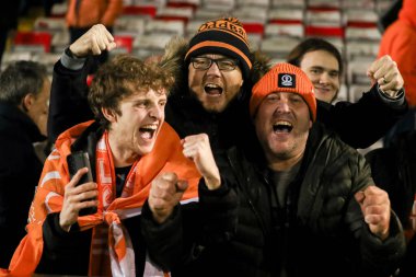 Blackpool taraftarları, 28 Ocak 2025 'te İngiltere' deki Gelder Group Sincil Bank Stadyumu 'nda oynanan 1.