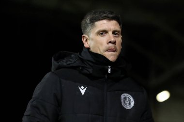 SToK Cae Ras, Wrexham, Wrexham, Birleşik Krallık 'ta oynanan Sky Bet 1 karşılaşmasında Stevenage' in teknik direktörü Alex Revell 'e karşı.