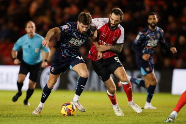 Blackpool 'dan Tom Bloxhan, Lincoln City' den Adam Jackson 'ın 28 Ocak 2025' te Gelder Group Sincil Bank Stadyumu 'nda oynanan 1.