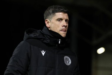 SToK Cae Ras, Wrexham, Wrexham, Birleşik Krallık 'ta oynanan Sky Bet 1 karşılaşmasında Stevenage' in teknik direktörü Alex Revell 'e karşı.