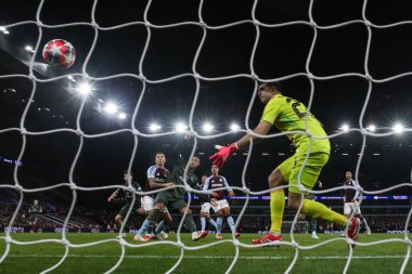 Kelt takımından Adam Idah, UEFA Şampiyonlar Ligi Maç Maçı 'nda 2-1 öne geçti. 8 Aston Villa, Celtic' e karşı. Villa Park, Birmingham, Birleşik Krallık, 29 Ocak 2025