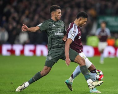 Aston Villa 'dan Ollie Watkins, UEFA Şampiyonlar Ligi Maçı 8' de Auston Trusty 'yi Villa Park, Birmingham, Birleşik Krallık' ta 29 Ocak 2025 'te Celtic maçında durdurdu.