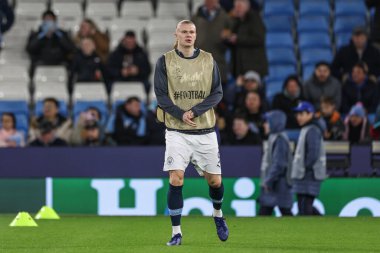 Manchester City 'den Erling Haaland UEFA Şampiyonlar Ligi Maçı' nda maç öncesi ısınma oturumunda 8 Manchester City Club Brugge 'a karşı Etihad Stadyumu, Manchester, Birleşik Krallık, 29 Ocak 2025